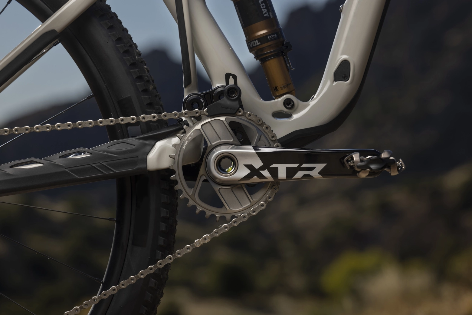 Shimano says goodbye to cables with its new electronic group XTR M9200 Di2