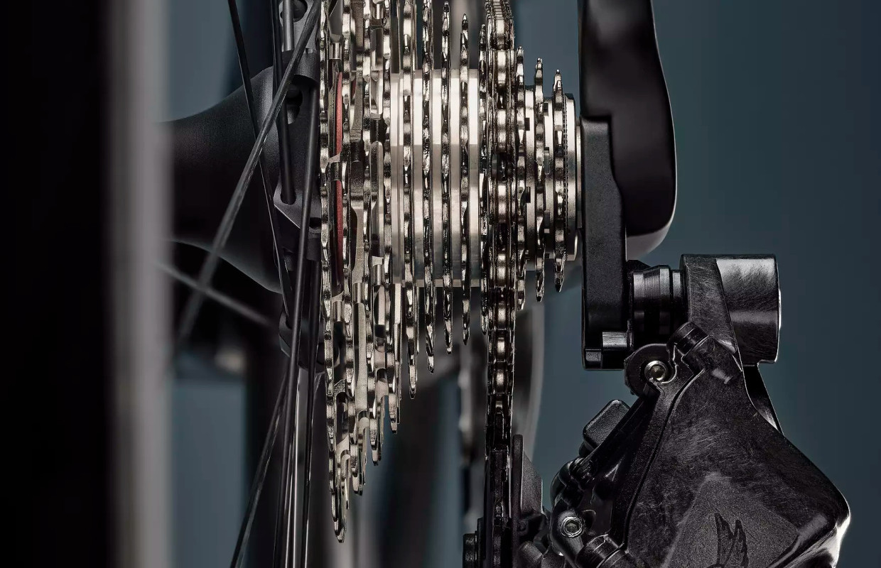 Campagnolo presents the world's first 2x13 groupset and its thumb