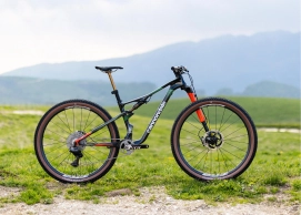 The new Scalpel LAB71 CFR Replica gives you the possibility to buy a bike identical to the one used in the World Cup with Shimano XTR Di2