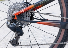 The new Scalpel LAB71 CFR Replica gives you the possibility to buy a bike identical to the one used in the World Cup with Shimano XTR Di2