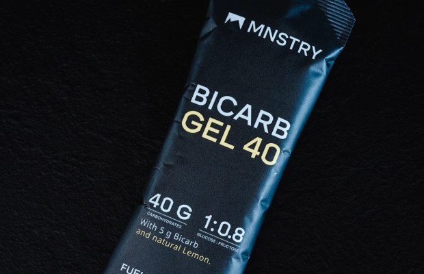 Le bicarbonate arrive dans les gels énergétiques. Est-ce le futur de la nutrition en course ?
