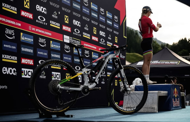 Is a new Top Fuel on the way? Evie Richards competed with this prototype in Leogang with a new suspension system