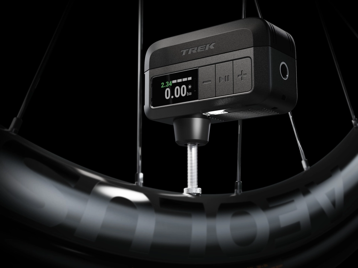 The Trek Air Rush electric mini pump has the capacity to inflate up to 4 tires of 29 x 2.4"