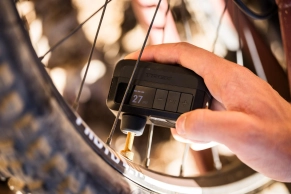 The Trek Air Rush electric mini pump has the capacity to inflate up to 4 tires of 29 x 2.4"