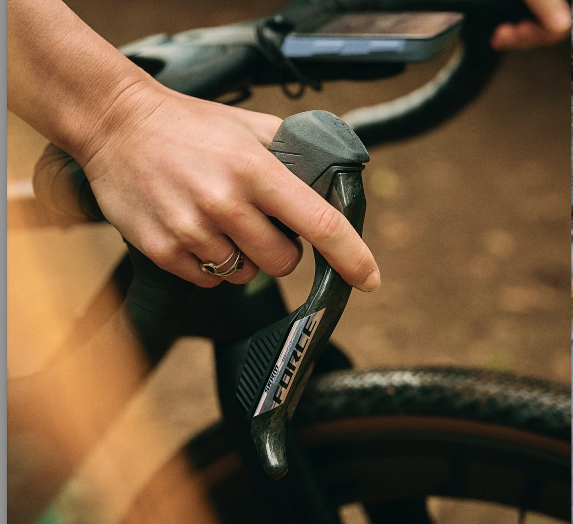 Novos grupos SRAM Force AXS e Force XPLR AXS: tecnologia profissional para estrada e gravel