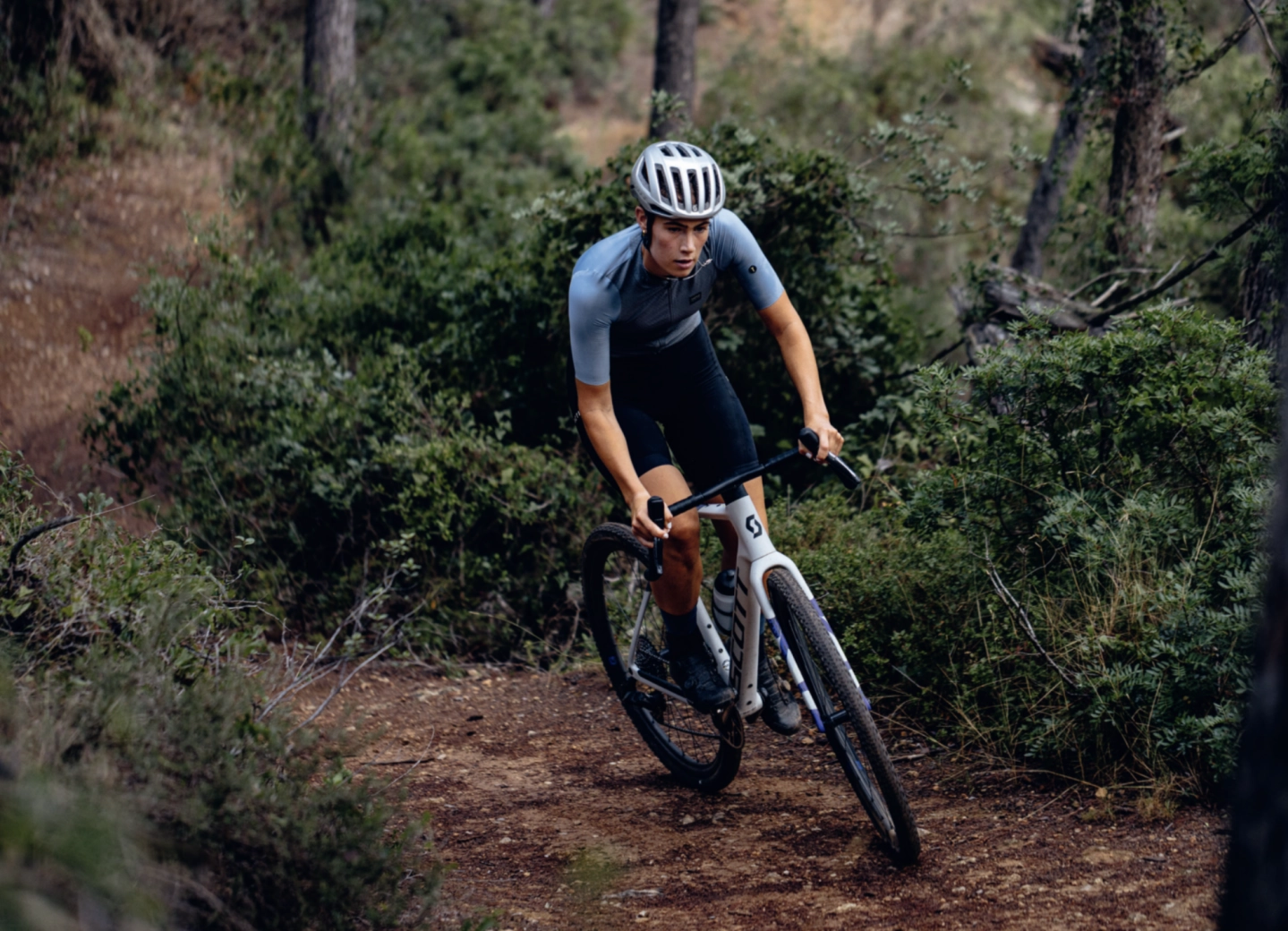 New Aerothan Tube with aluminum valve, Clik system, and recycled materials