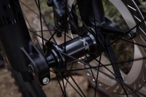 SHIMANO presents the new DEORE XT M8200 Di2: wireless technology and all-terrain reliability