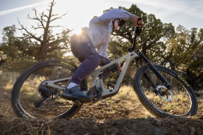 SHIMANO presents the new DEORE XT M8200 Di2: wireless technology and all-terrain reliability