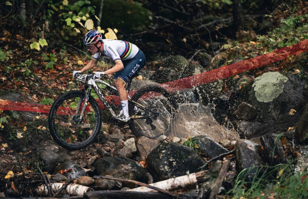 "El ciclismo de carretera es más peligroso que el MTB", Pidcock confirma lo que muchos piensan