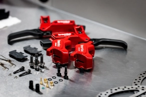 De la Formule 1 et du Moto GP au VTT, voici les freins Brembo que Specialized est en train de tester en compétition