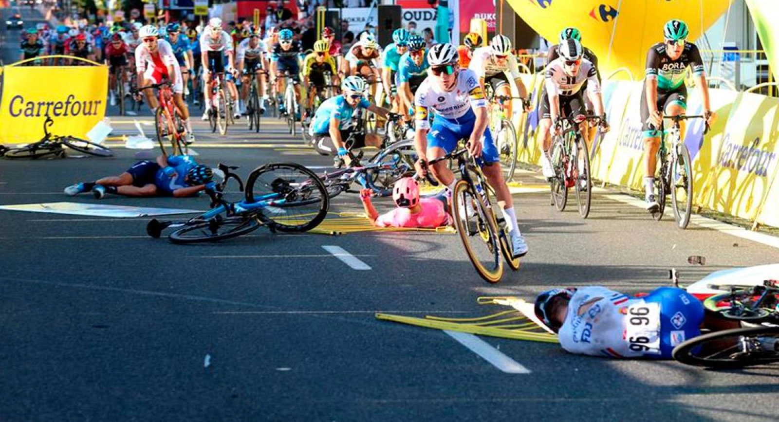 La UCI comenzará a limitar los desarrollos en carrera y puede ser un quebradero de cabeza para marcas y equipos