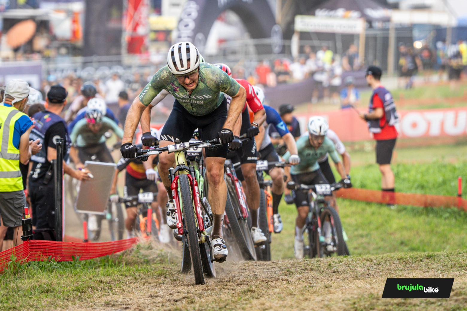 Cinco de cinco para Chris Blevins e uma vitória incontestável de Puck Pieterse no Short Track de Val di Sole