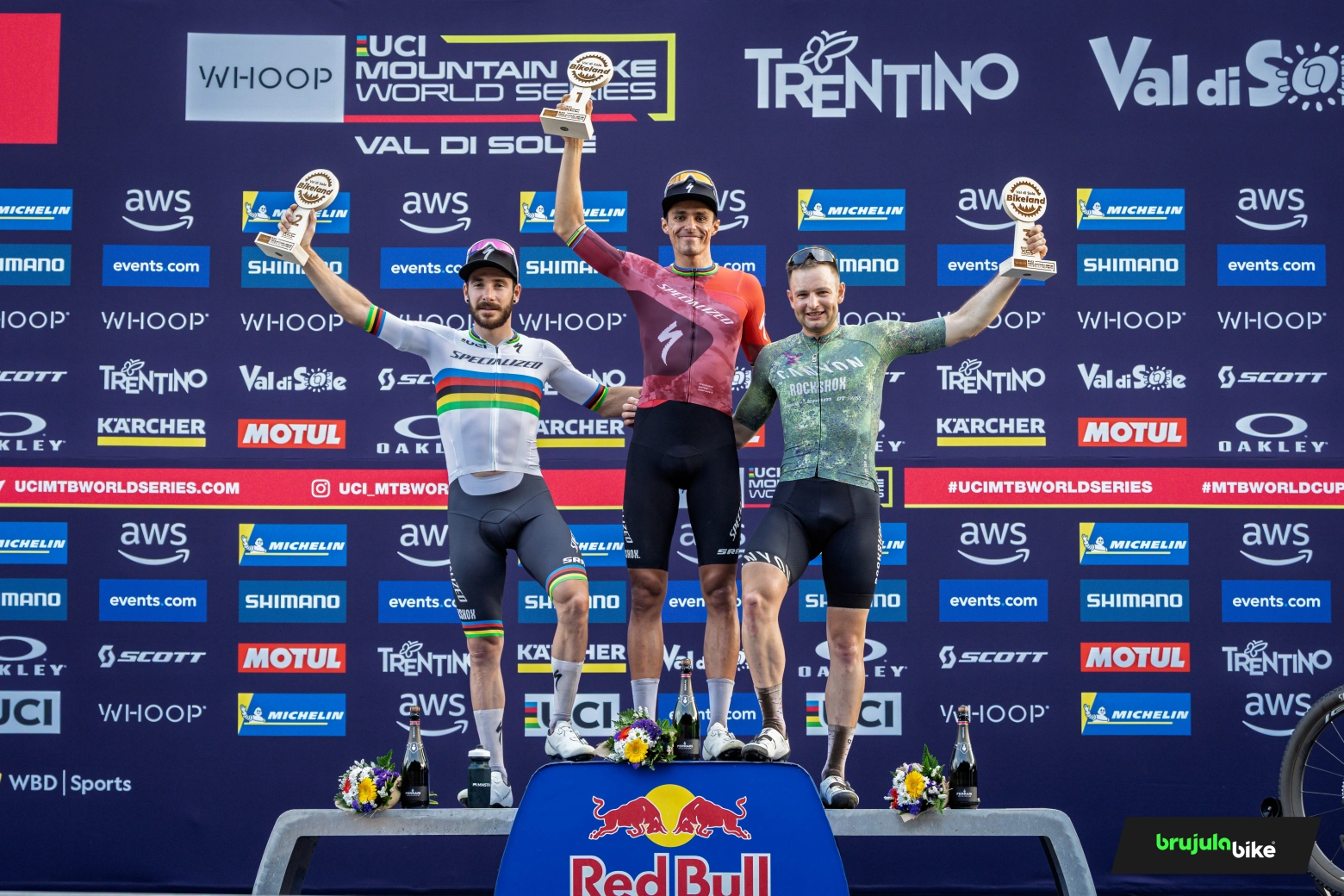 Cinco de cinco para Chris Blevins e uma vitória incontestável de Puck Pieterse no Short Track de Val di Sole