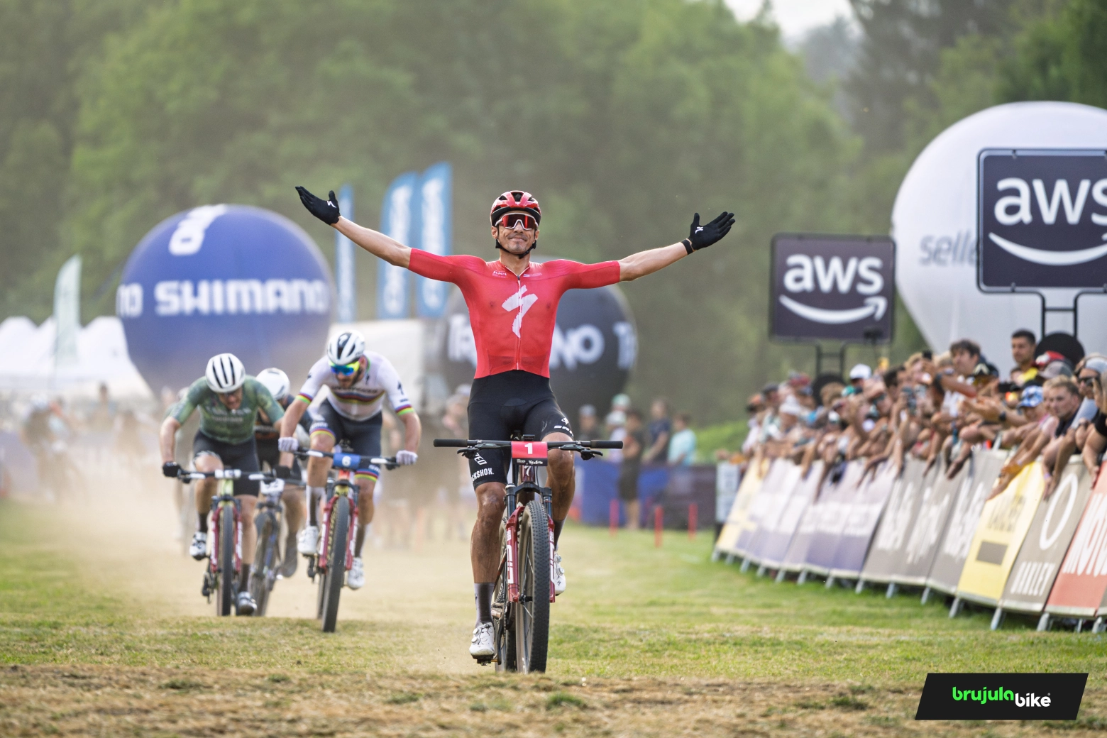 Five out of five for Chris Blevins and an undisputed victory for Puck Pieterse in the Short Track of Val di Sole