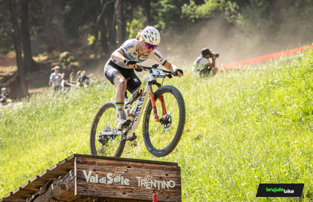 Puck Pieterse vence tudo na Copa do Mundo XCO Val di Sole 2025