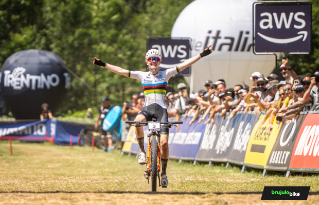 Puck Pieterse lo gana todo en la Copa del Mundo XCO Val di Sole 2025