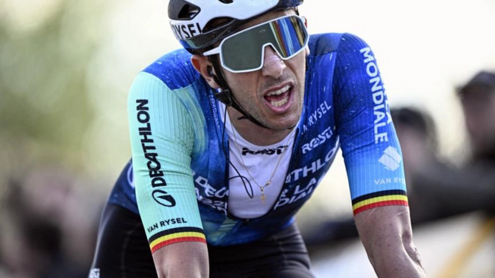 The UCI is investigating this cyclist for helping a rival team in the Giro: "I thought it was a good idea to sell myself"