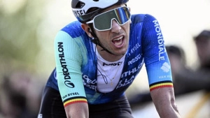 The UCI is investigating this cyclist for helping a rival team in the Giro: "I thought it was a good idea to sell myself"