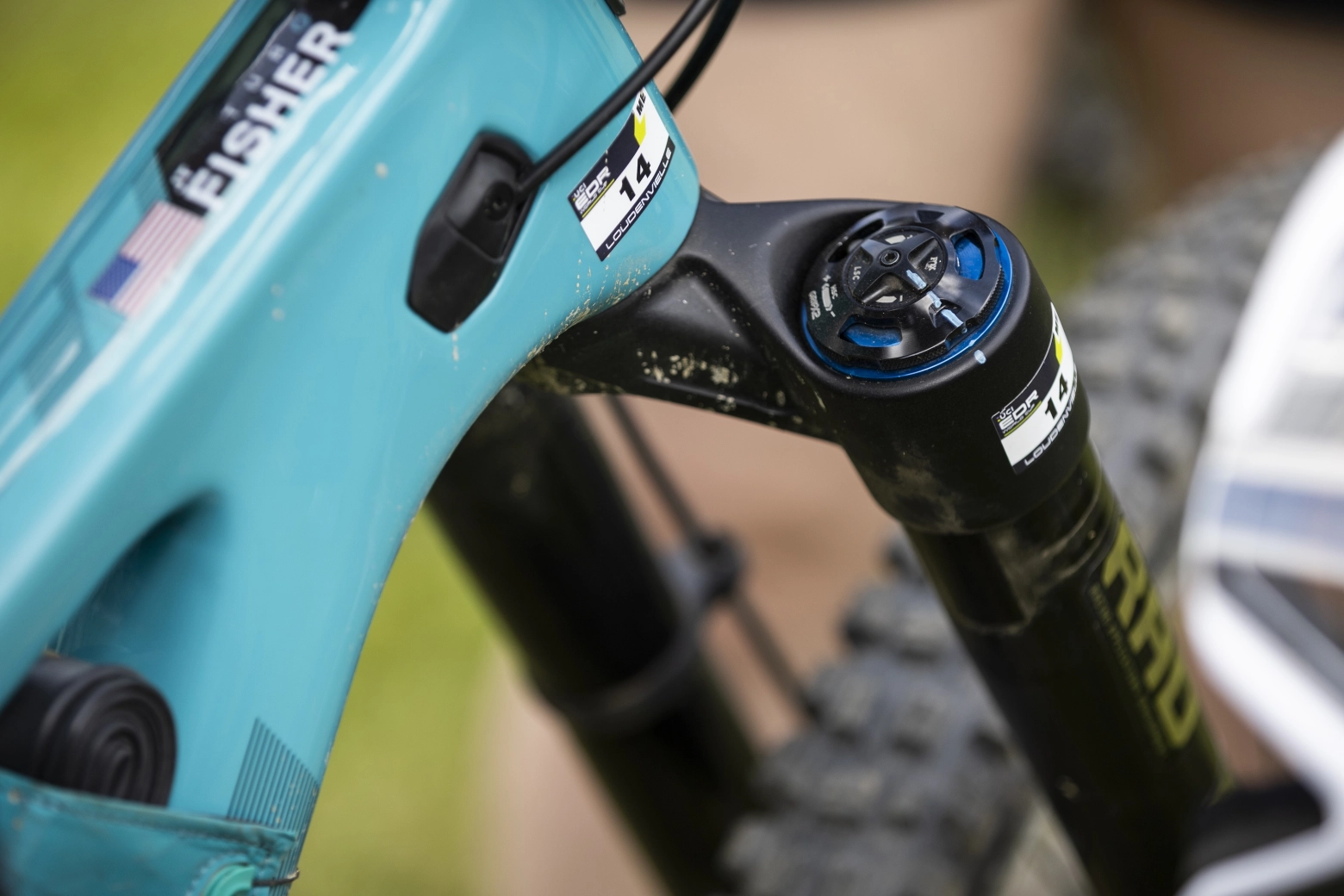 The new FOX Podium solves the main limitation of the inverted and is presented as the new reference for gravity