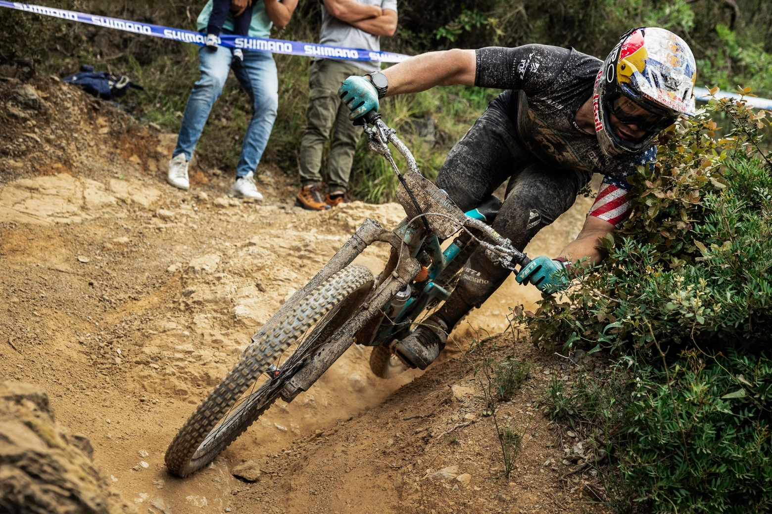 The new FOX Podium solves the main limitation of the inverted and is presented as the new reference for gravity