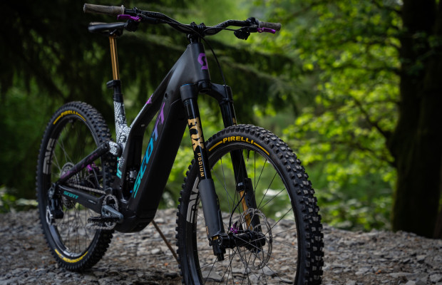 The new FOX Podium solves the main limitation of the inverted and is presented as the new reference for gravity