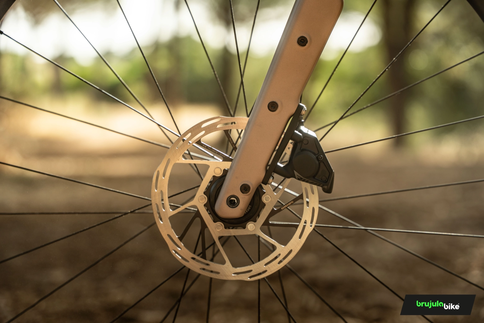 Probamos el SRAM Rival XPLR, el modelos 13v electrónico más asequible de la marca para gravel