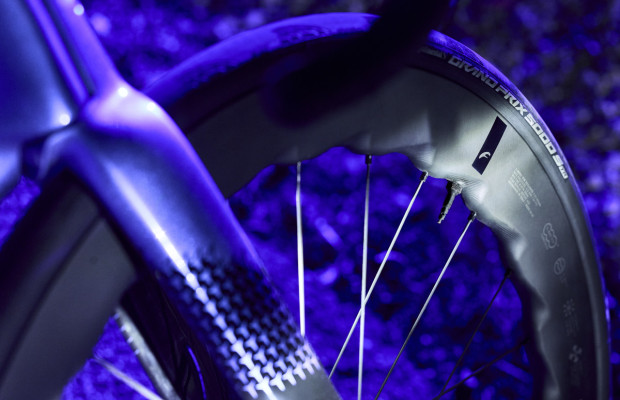 Fulcrum ajoute à sa gamme de roues aérodynamiques les nouveaux Sharq 57