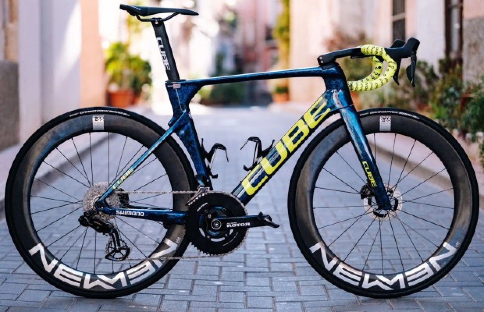 What is the most expensive and cheapest bike in the Tour de France?