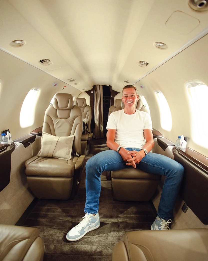 Van der Poel, at the center of controversy for his agreement with a private jet company: