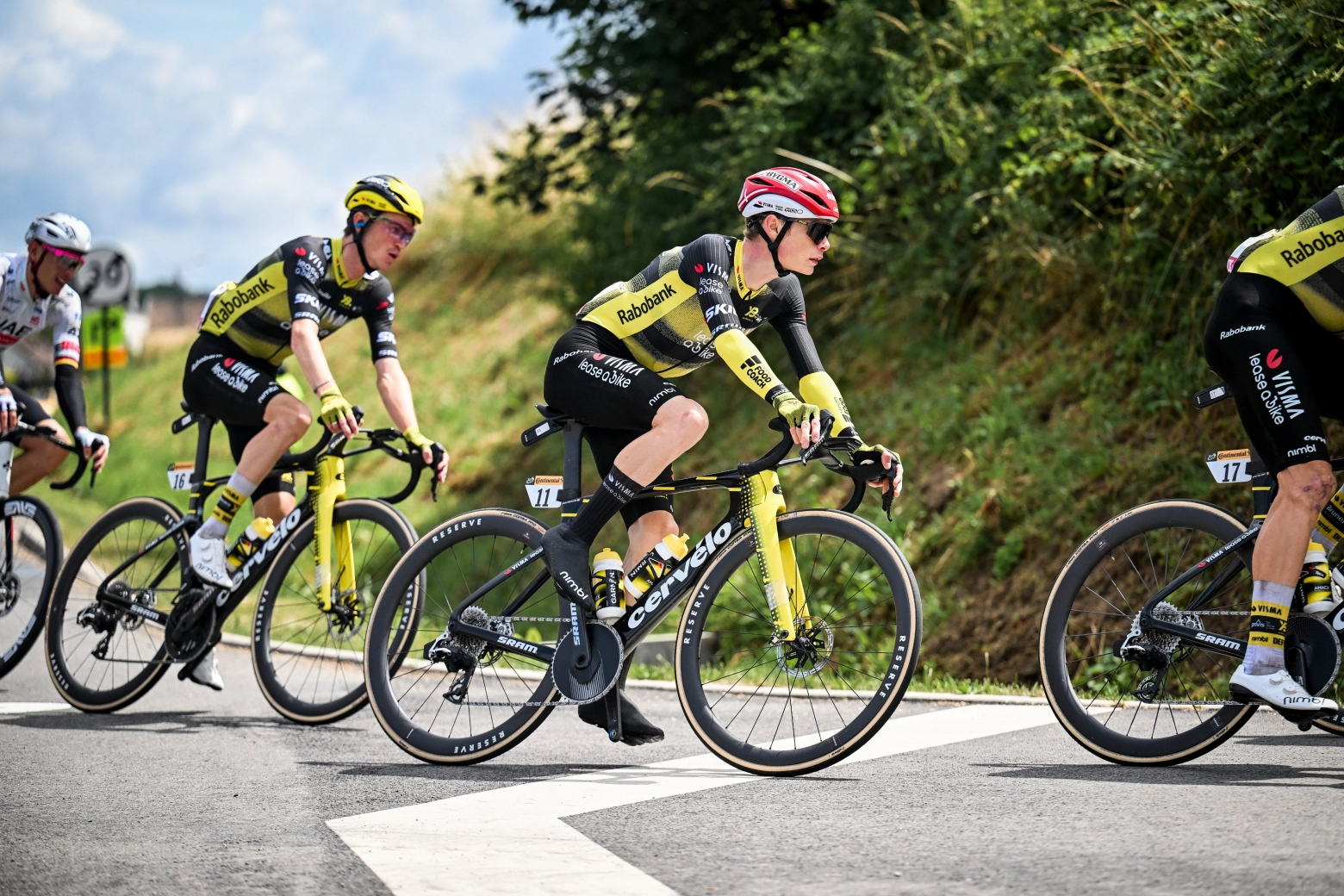 Van der Poel, victoria y liderato en el Tour de Francia 2025