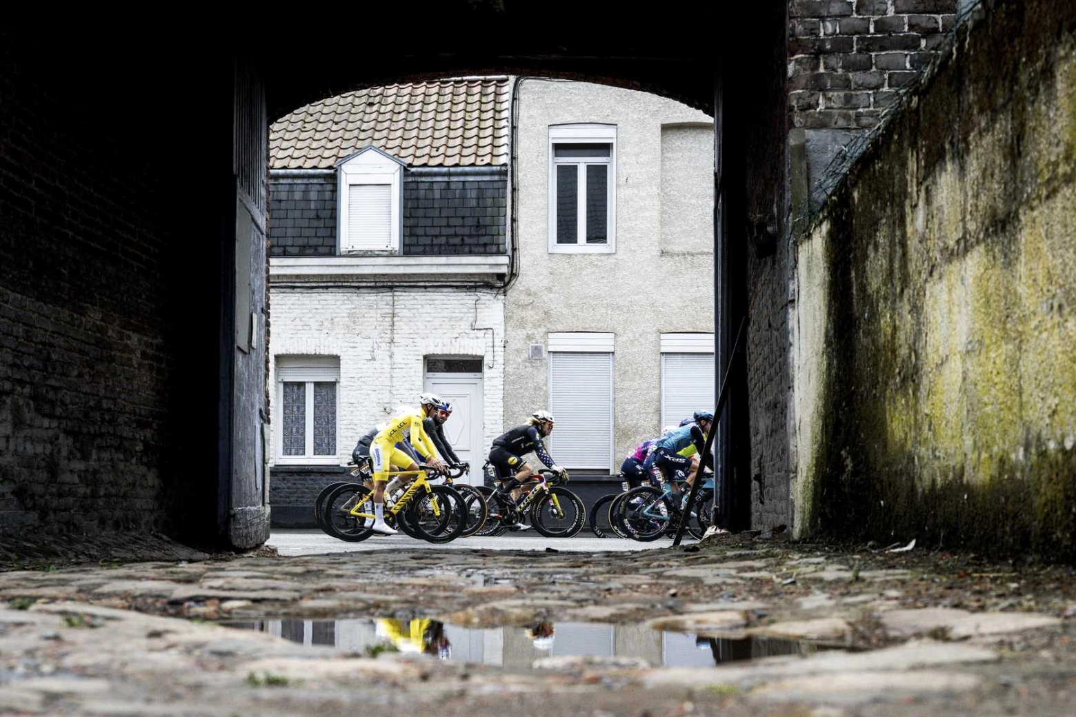 Tim Merlier wins a crash-filled 3rd stage of the Tour de France that saw Jasper Philipsen forced to retire