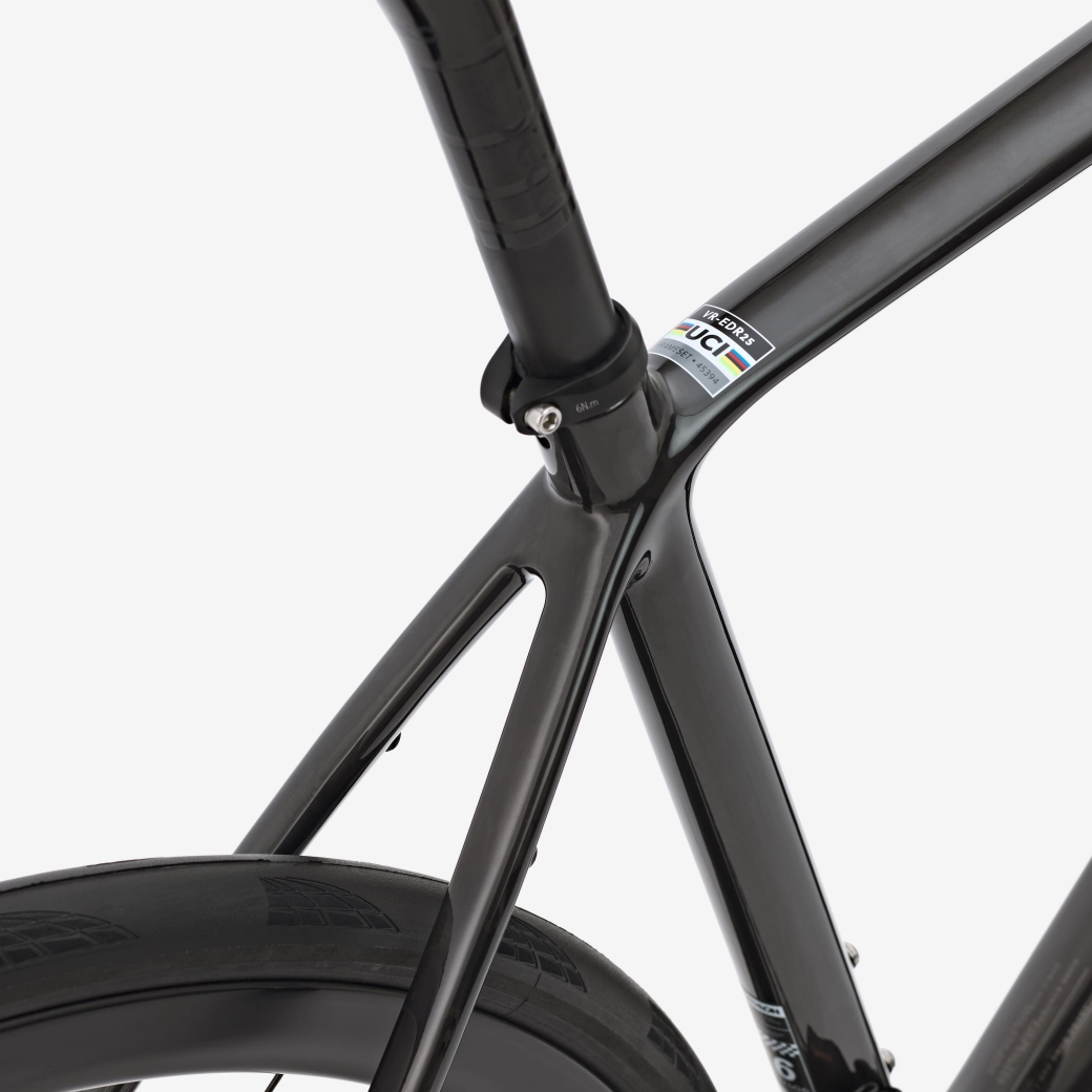 The new Van Rysel EDR CF ULTRA is destined to be the most versatile bike of the brand