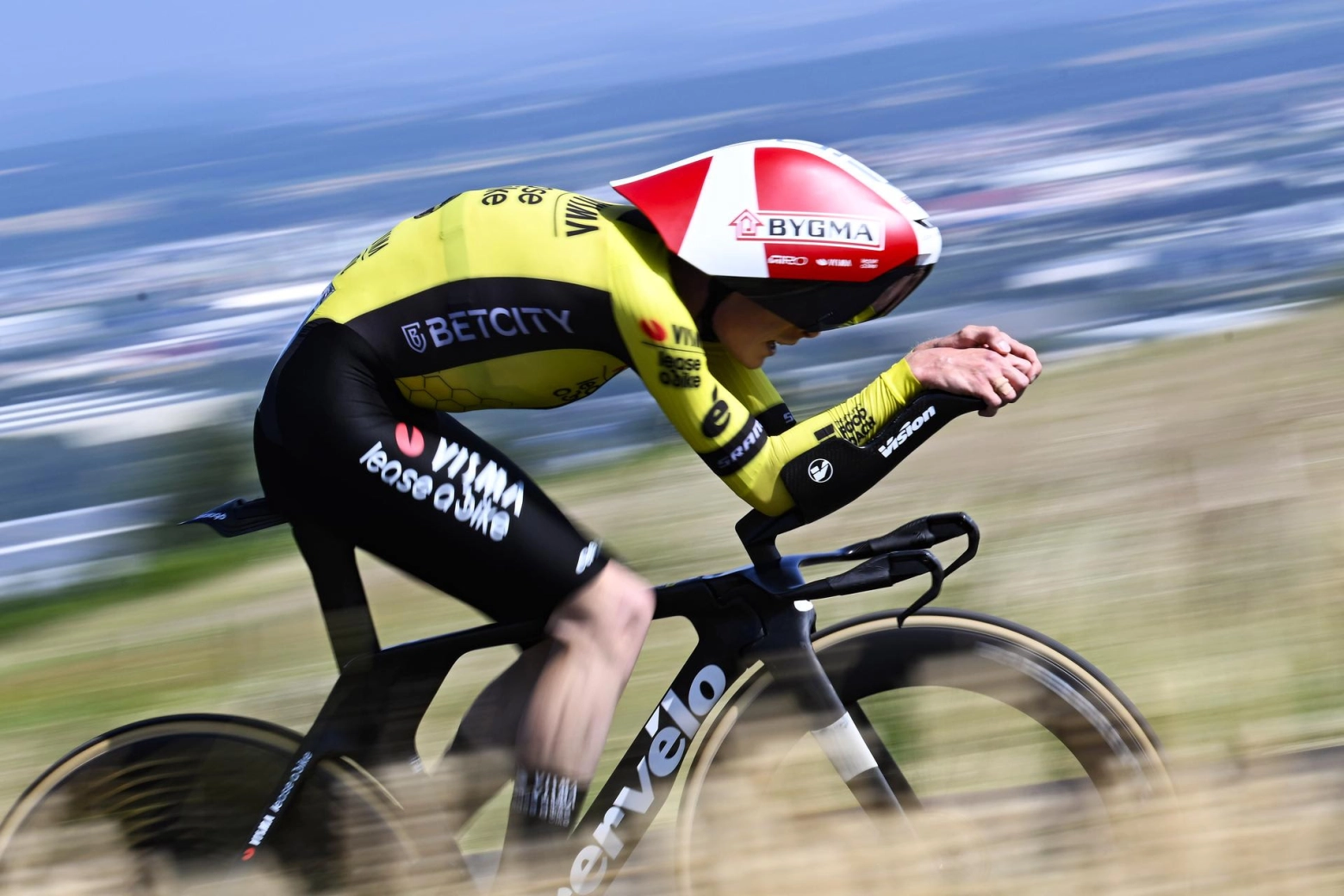 €1350 for a saddle? That's the new Prologo PREDATOR 01TT CPC chosen by Jonas Vingegaard