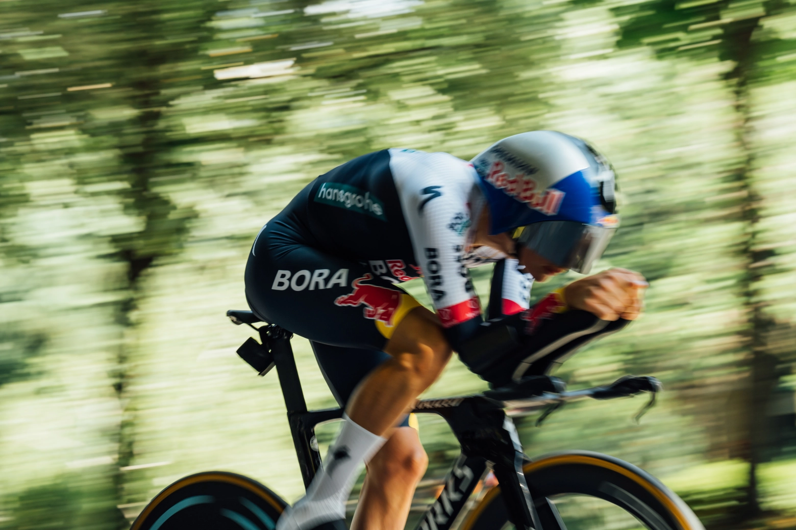 Specialized launches the new S-Works clothing collection: maximum aerodynamics, performance, and comfort