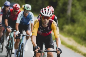 Who are the sponsors of the Tour de France teams and what do they do?