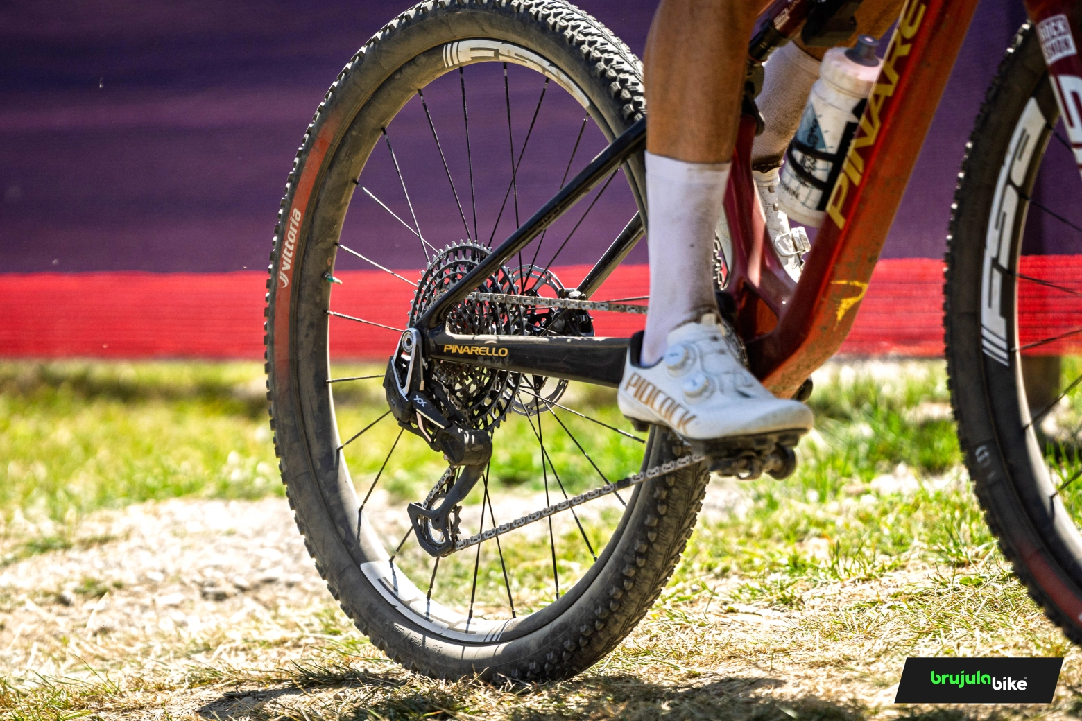 La Pinarello Dogma XC de Pidcock estrena montaje y diseño en Andorra