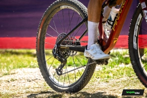La Pinarello Dogma XC de Pidcock estrena montaje y diseño en Andorra