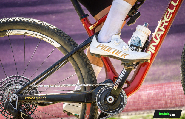 La Pinarello Dogma XC de Pidcock estrena montaje y diseño en Andorra