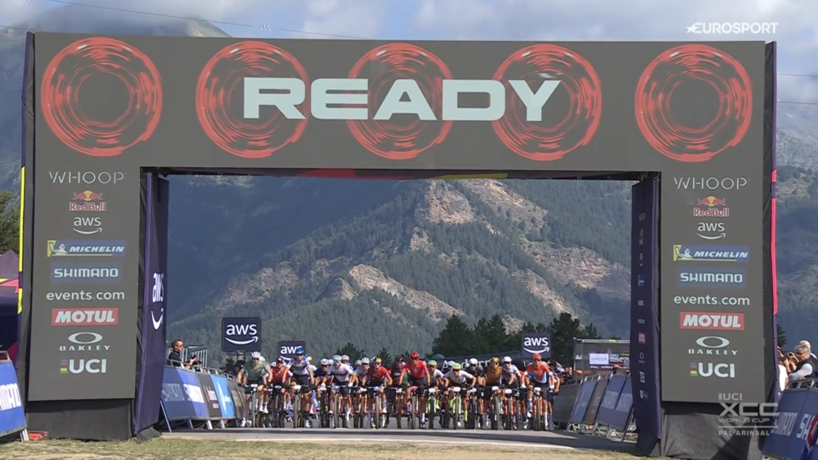 Luca Martin breaks Blevins' winning streak in a thrilling finish and Alessandra Keller wins the Short Track in Andorra with a powerful attack