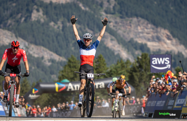 Luca Martin met fin à la série de victoires de Blevins dans une finale palpitante et Alessandra Keller remporte le Short Track d'Andorre avec une attaque puissante