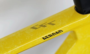Canyon paints in sprint mode: another custom Aeroad CFR for Van der Poel