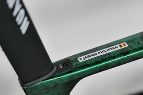Canyon paints in sprint mode: another custom Aeroad CFR for Van der Poel