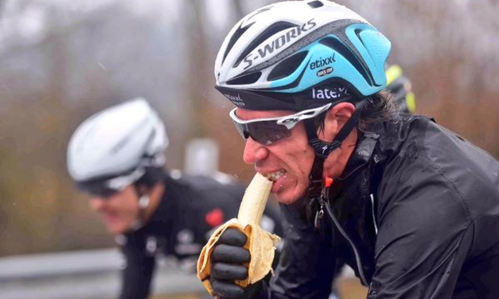 Cyclists no longer eat real food during races