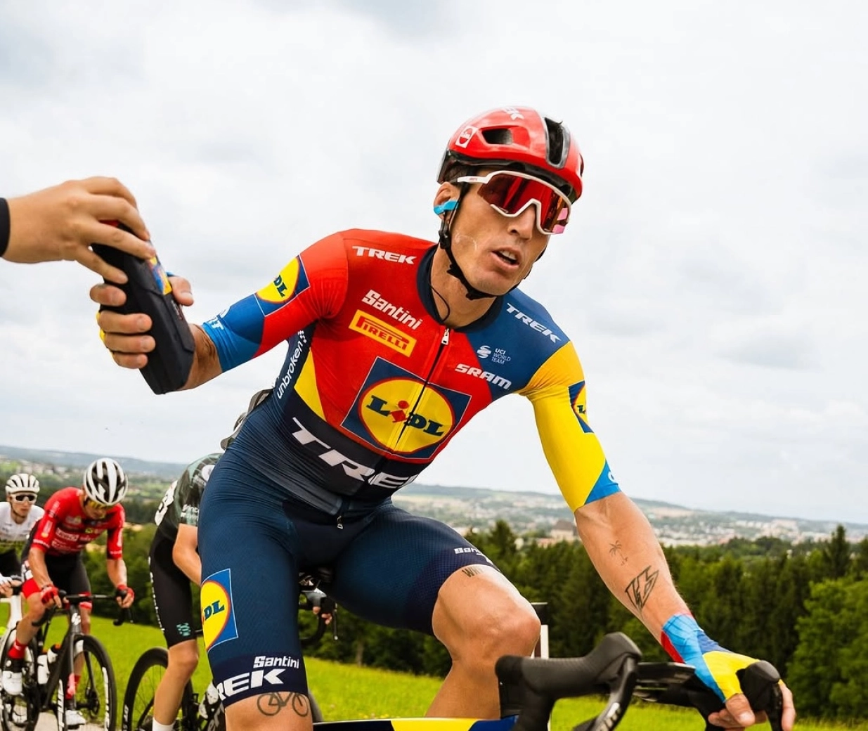 "I have something broken, for sure" Aleix Espargaró says goodbye to the Tour of Austria after a crash