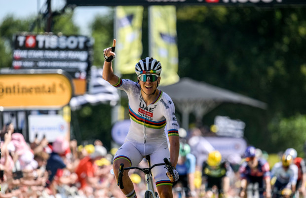 Suma y sigue Tadej Pogacar que recupera el maillot amarillo del Tour de Francia
