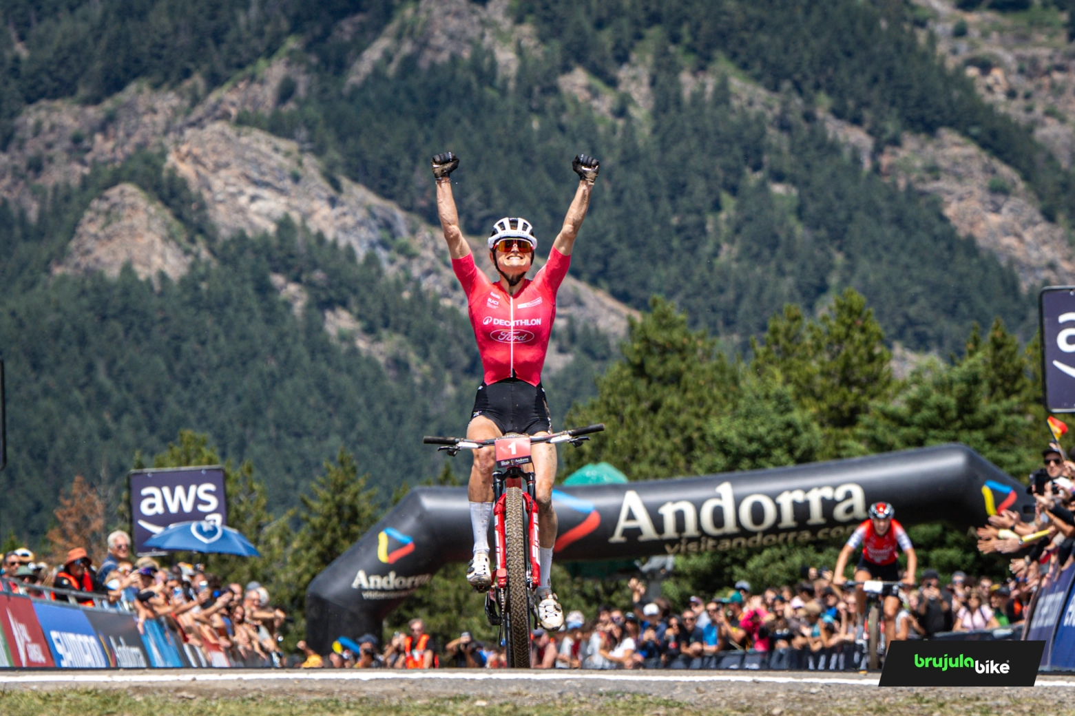 "Greta, this is for you": Samara Maxwell overcomes everything and conquers the XCO World Cup
