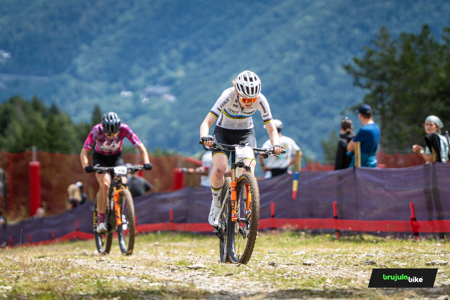 "Greta, this is for you": Samara Maxwell overcomes everything and conquers the XCO World Cup
