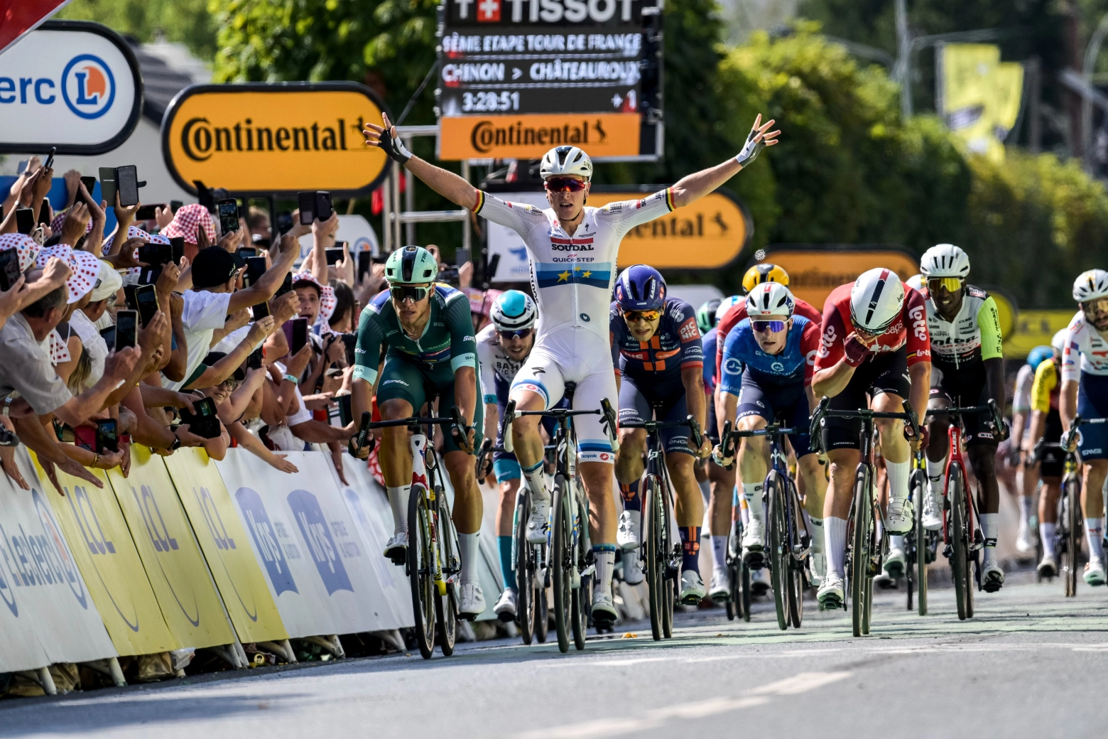 Van der Poel almost achieves the feat in a stage won by Tim Merlier