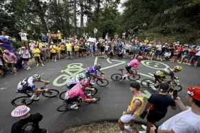 Pogacar and Vingegaard draw, Simon Yates wins the stage from the breakaway, and Healy is the new leader