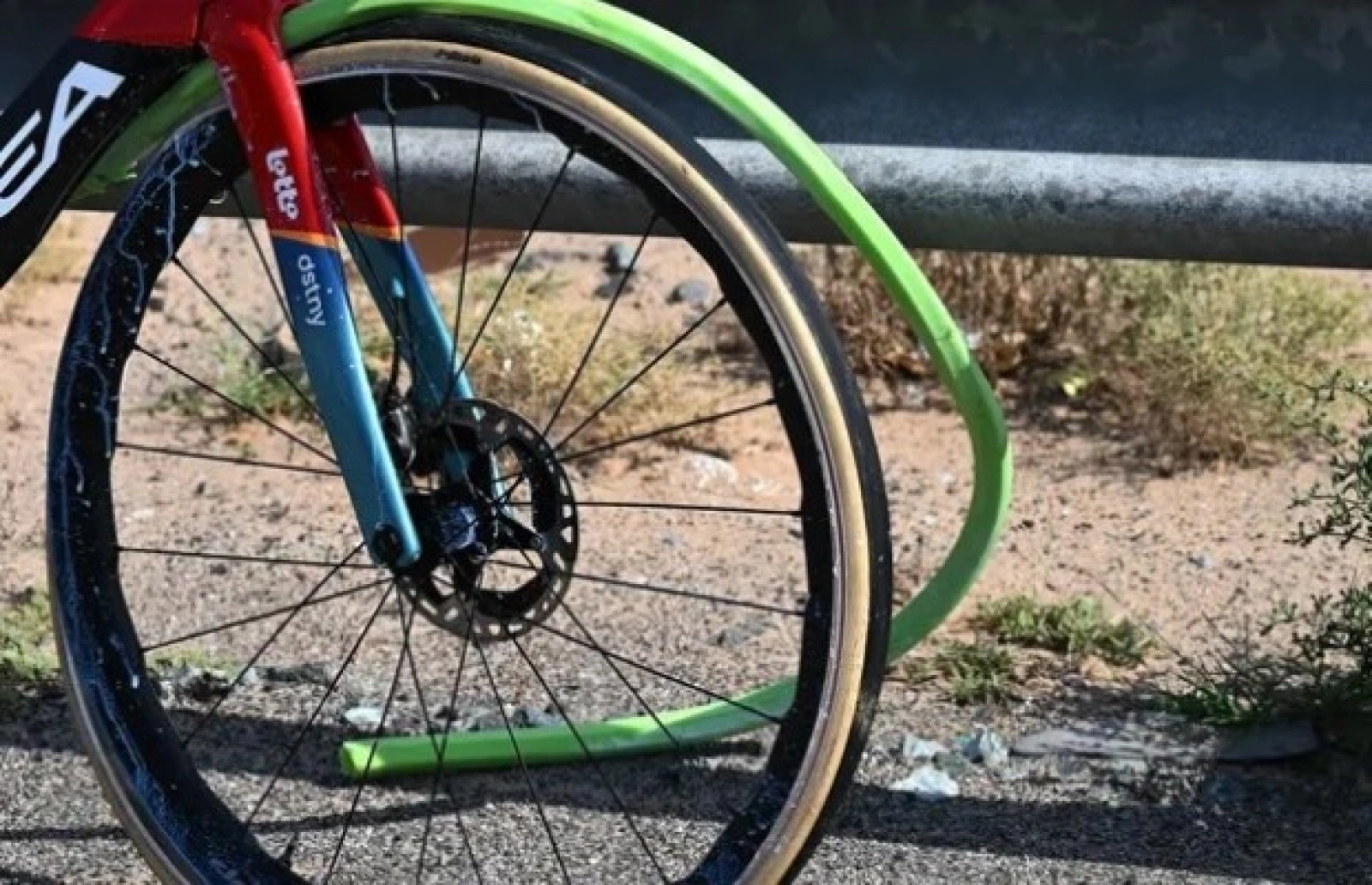 "Hookless tires are a scam": claims a former technical director of Zipp